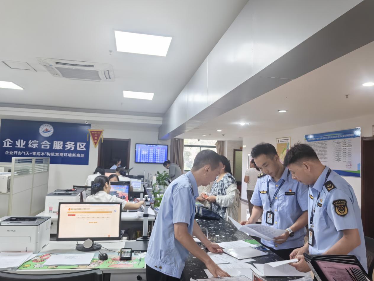 南城縣市場監(jiān)督管理局創(chuàng)新服務(wù)模式 “沉浸式”體驗(yàn)辦事流程，優(yōu)化服務(wù)“零距離”助力企業(yè)發(fā)展